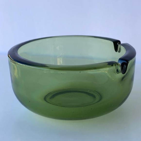 Mid-century Modern Green Glass Ashtray - Picture 1 of 8